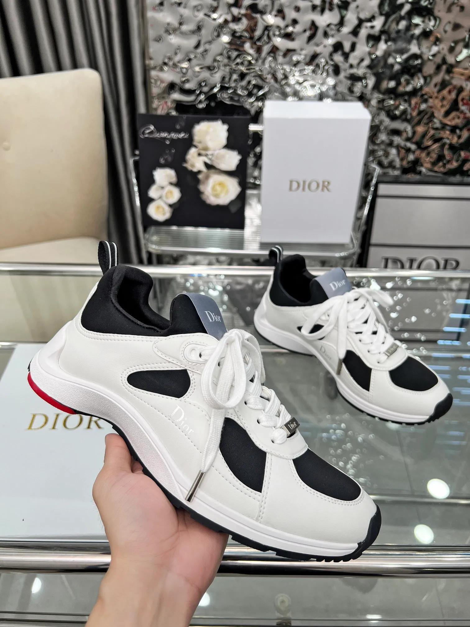 [Dior Dior] P: 560💰Men's model will be released first♺Size: 40-44 (45.46 custom-made) (women's model is being printed) The latest Star series of the 2025 new Dior Dior show, this Dior Star dad sneaker is a new product in the fall of 2025, enriching the classic series with fashionable retro style. Carefully crafted, these Dad Shoes style shoes can be paired with casual looks all year round and follow the trend of the retro market. The Dior logo on the tongue also indicates that this pair of shoes is the B30 model! B30 uses fine-textured leather and mesh cloth materials to form a shoe body. There are conspicuous letters CD on both sides of the shoe body to indicate identity. The multiple lines on the shoe body outline the details, making the shoes look less monotonous and full of retro three-dimensionality! Color: four colors